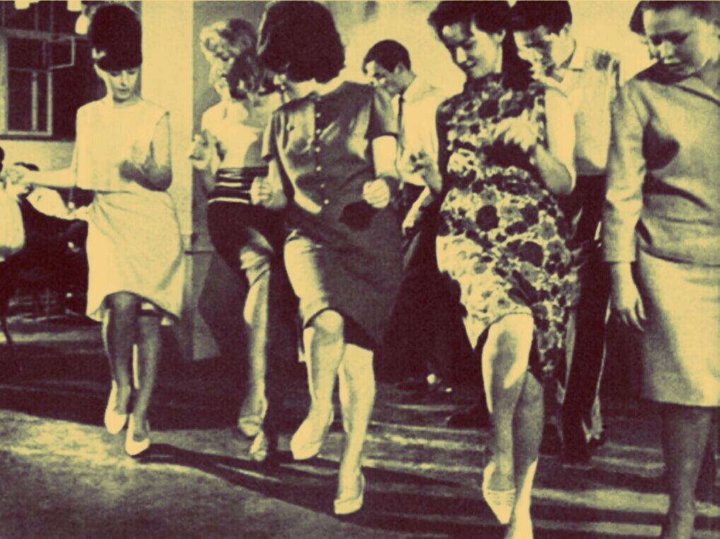21 апреля (Вс) — Вечеринка в стиле СССР 60-Х с вокальным коллективом ХОРОШИЕ ДЕВЧАТА - Lюstra Bar